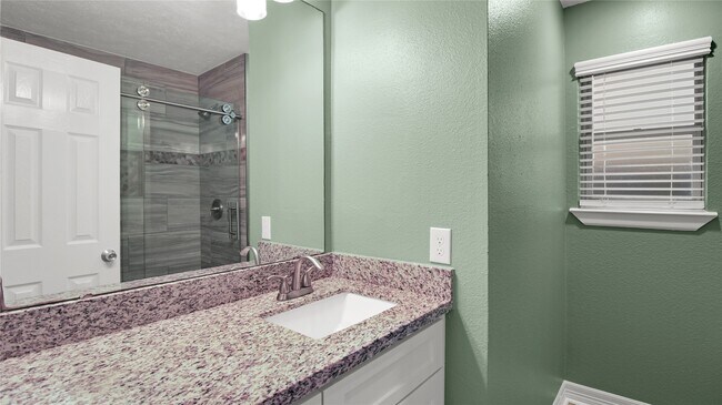 Building Photo - 11110 Holly Hill Ln