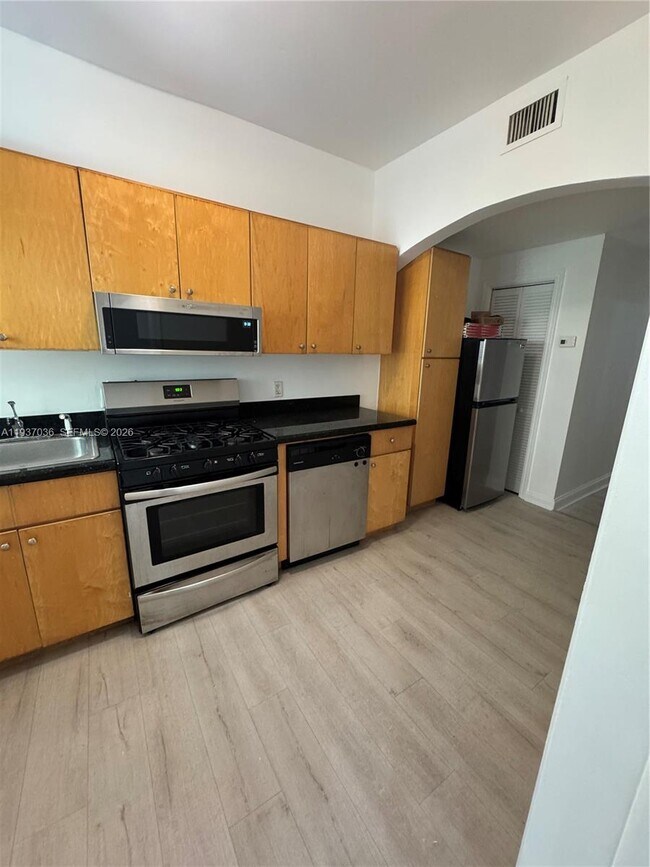 Building Photo - 1027 Euclid Ave