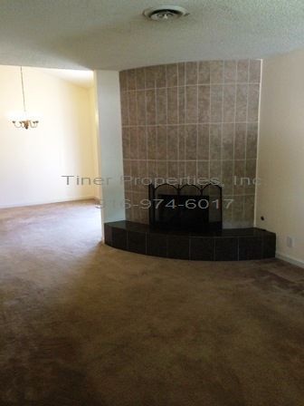 Building Photo - Charming Two Bedroom Duplex in Fair Oaks