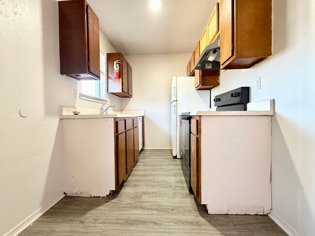 Building Photo - ***102 NW K Unit B***