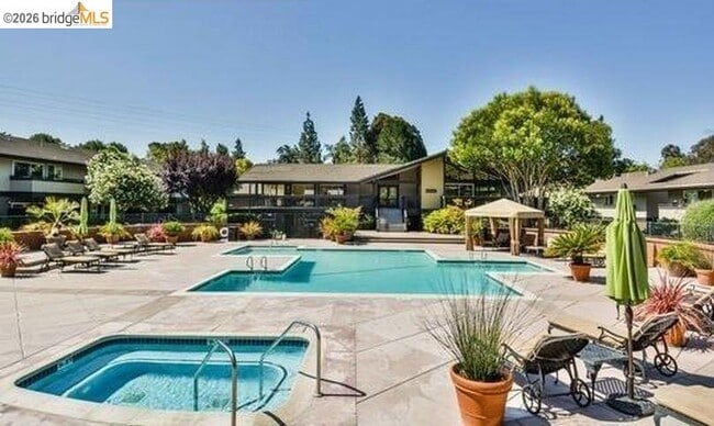 Building Photo - 361 Masters Ct