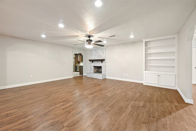 Building Photo - 1503 Leneva Ln