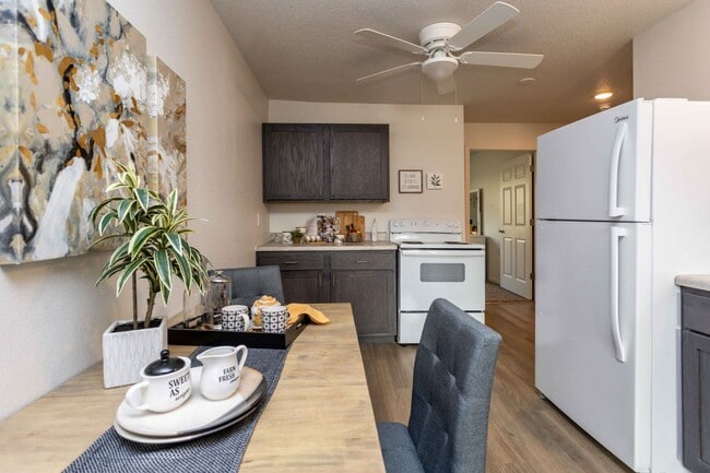 Building Photo - 2 Bedroom, Single-story Townhomes for rent...