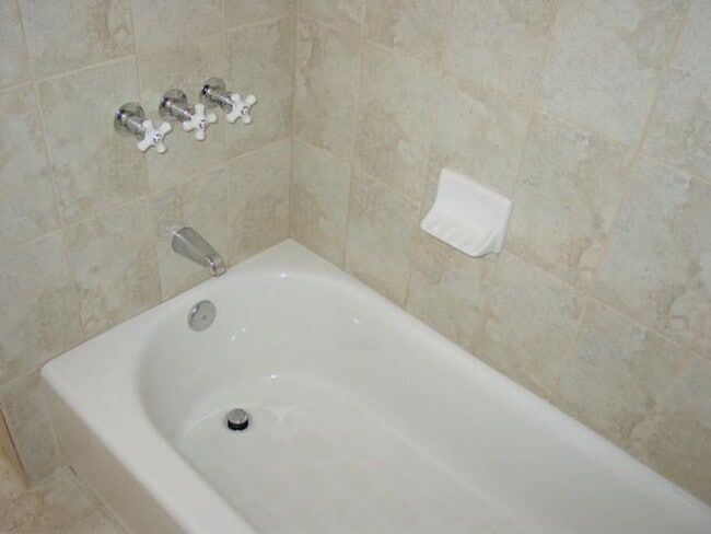 Building Photo - ***Charming Two-Bedroom, Two Bath Home for...