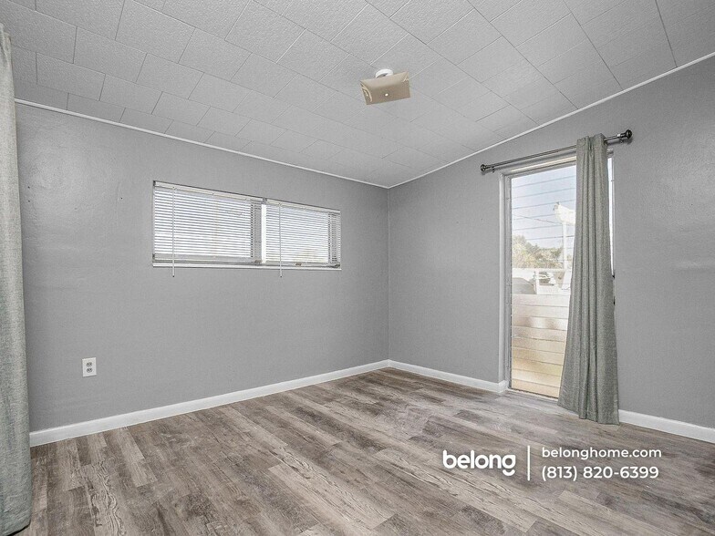 Building Photo - 691 Sharon Cir