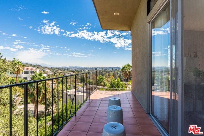 Building Photo - 2175 Ponet Dr