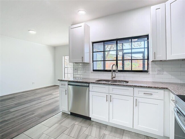 Building Photo - 1019 Blackwater Dr