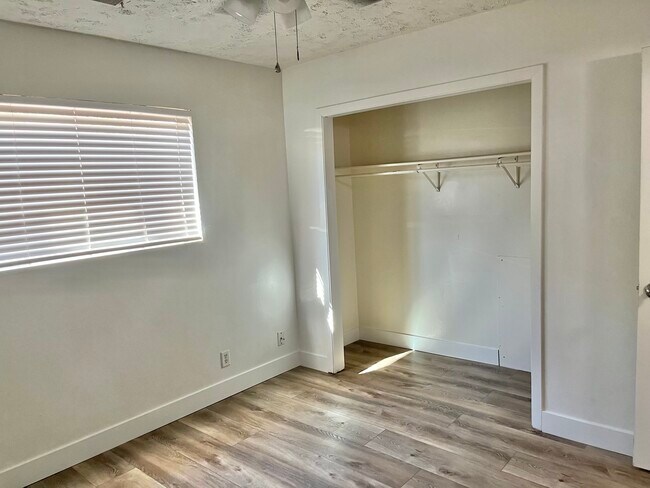 Building Photo - 610 S 200 E