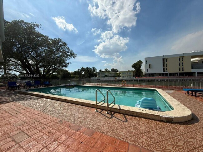 Building Photo - 1289 Marseille Dr