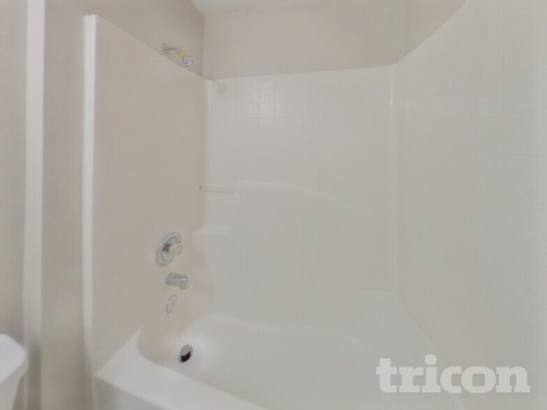 Building Photo - 906 Dartmouth Ct