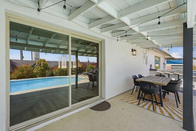 Building Photo - Scottsdale Oasis Ready for July move-in!