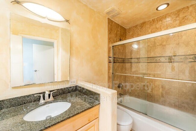 Building Photo - 3204 Golden Oaks Ln