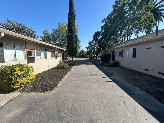 Building Photo - 683 - 695 Vermont Avenue, Turlock CA 95380
