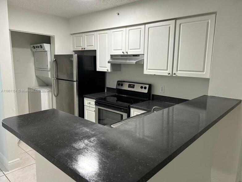 Building Photo - 12136 Saint Andrews Pl