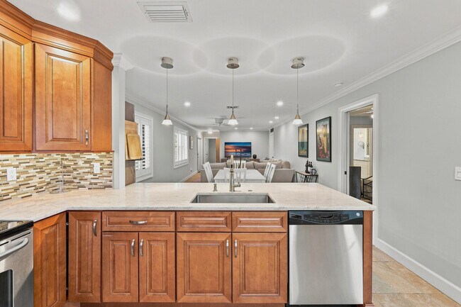 Building Photo - 1651 Palmland Dr