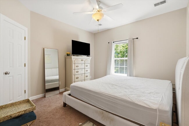 Building Photo - 407 S Elgin Ct