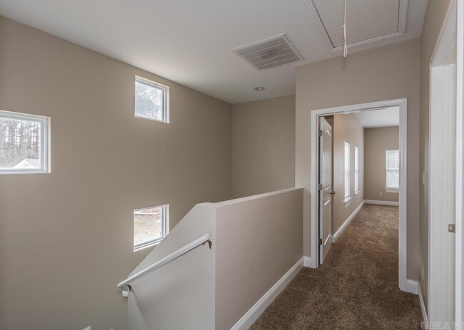 Building Photo - 1216 Sadie Dr