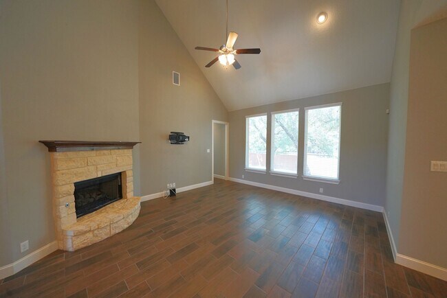 Building Photo - Executive Style Rental Now Available in Bo...