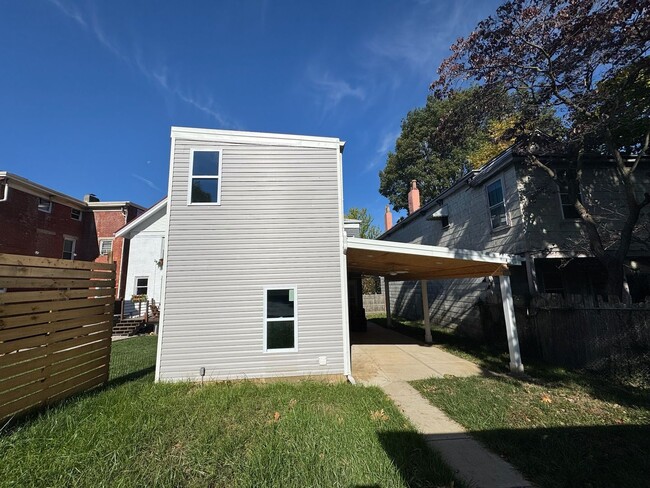 Building Photo - Recently Renovated 4 Bed/2 Bath House in H...