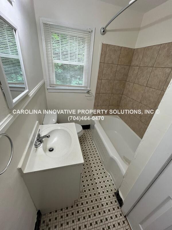 Building Photo - 2824 Phillips Ave