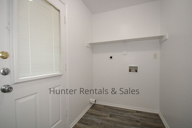 Building Photo - Ready for Move-In