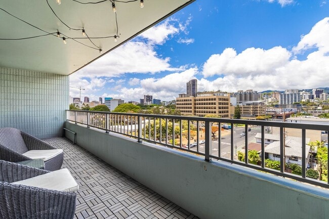 Building Photo - Cute and Newly Upgraded 1/1/1 near Ala Moana