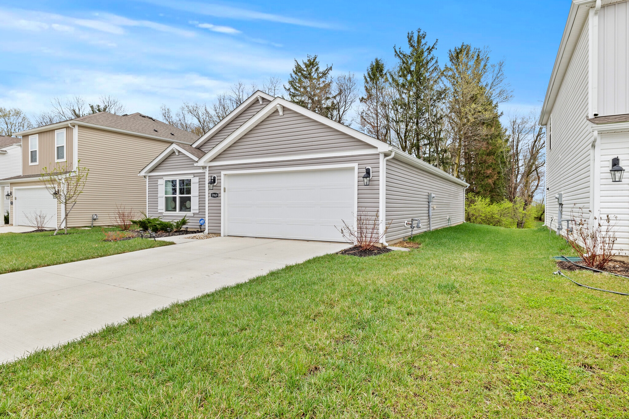 Building Photo - 5969 Hollett Dr S