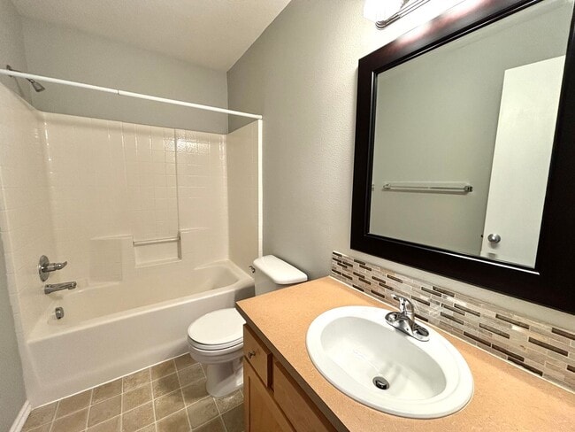 Building Photo - Update 3 Bedroom Home in Beaverton!