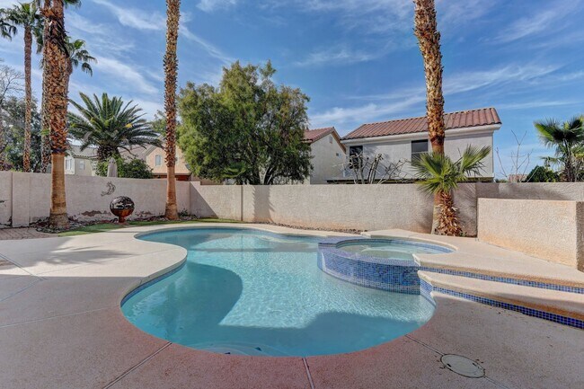 Building Photo - Beautiful remodeled home with pool!