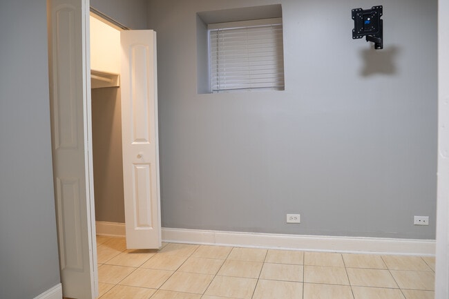 Building Photo - 6605 S Kimbark Ave