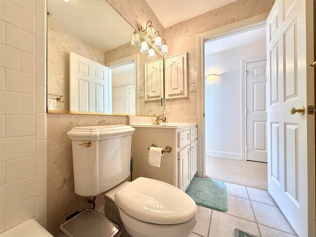 Building Photo - 16201 Surrey Ln