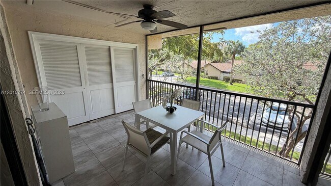 Building Photo - 2649 Carambola Cir N