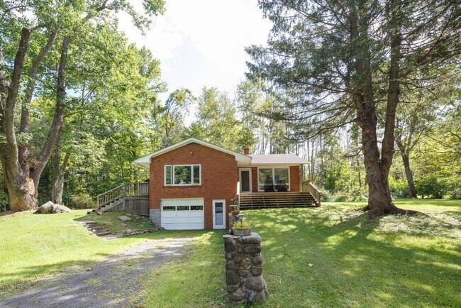 Building Photo - Woodstock/Hunter romantic getaway in nature on 3.5 acres