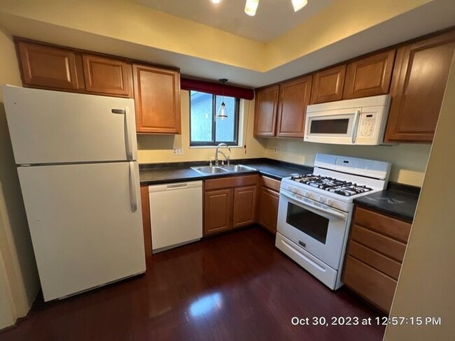 Building Photo - Olentangy Condominiums 2 Bedroom
