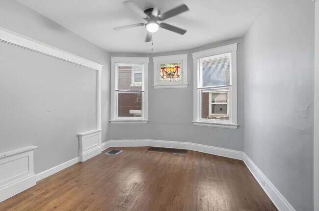 Building Photo - Emming Duplex