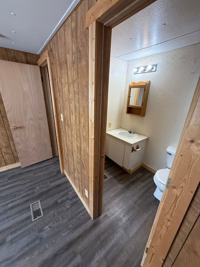 Building Photo - 3 Bed 2 Bath Updated Mobile Home with Fenc...