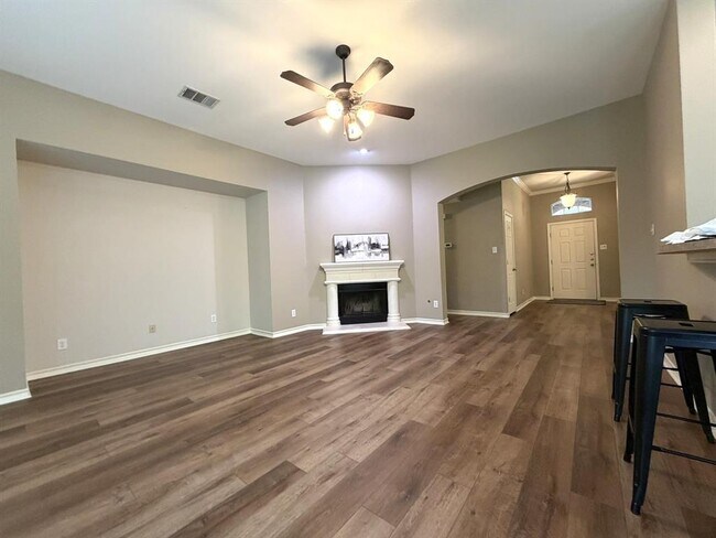 Building Photo - 2507 Silver Spur Ln