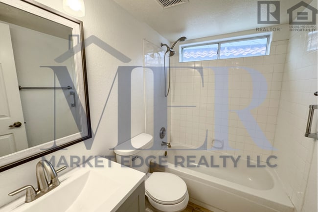 Building Photo - 2Bed/2Bath w/ Office-House at 40th St/Cactus-Garg!