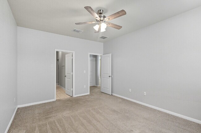 Building Photo - Large 4 bed, 2.5 bath Home in Meadows of K...