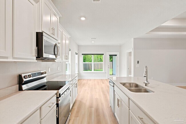 Building Photo - 232 Camellia Dr