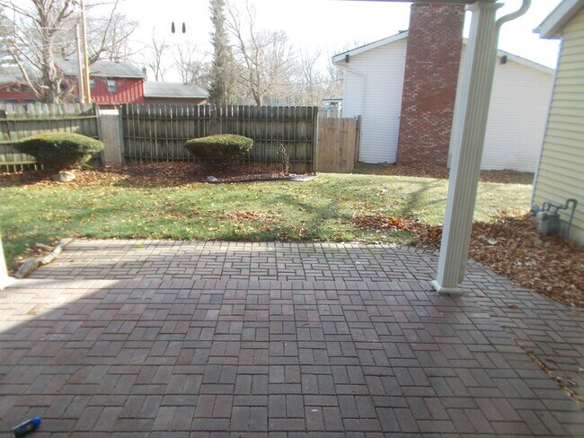 Building Photo - Welcome to this Stunning and Expansive 3 Bedroom, 2 1/2 Bath Home in the Desirable Oak Park Area ...