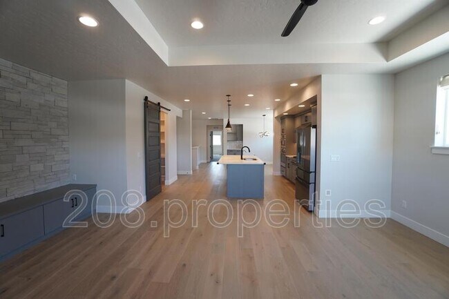 Building Photo - 3045 S Honeycomb Way