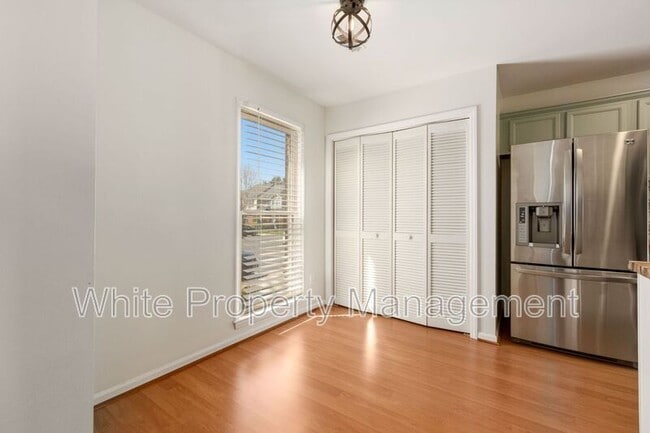 Building Photo - 9123 Kings Canyon Dr