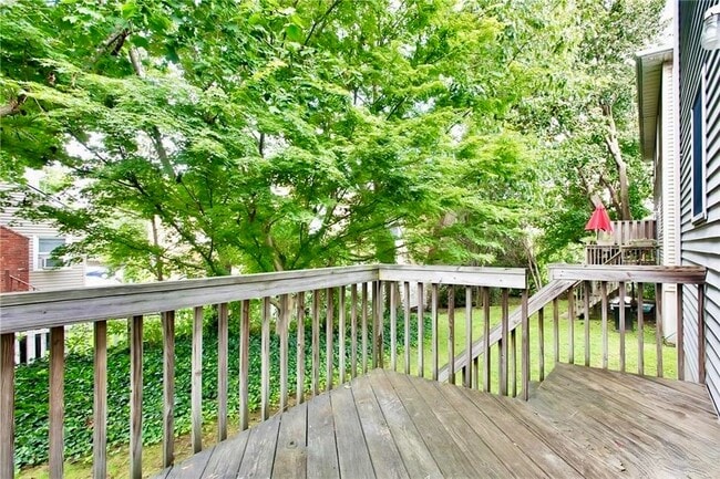 Building Photo - Impeccable 3 Bedroom Townhouse With Upscale Features $5700