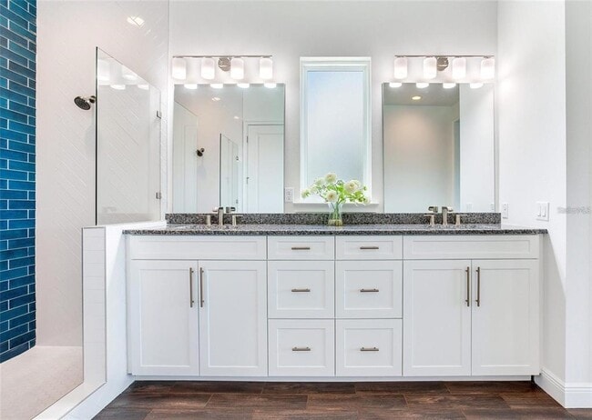 Building Photo - 635 115th Ave