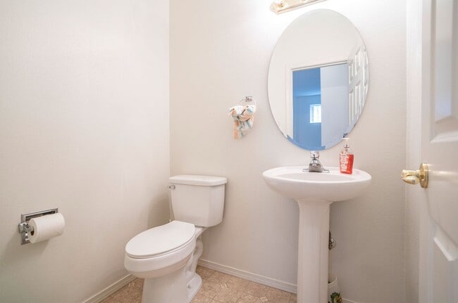 Building Photo - Spacious 4-Bedroom in Renton’s Serenity Ridge