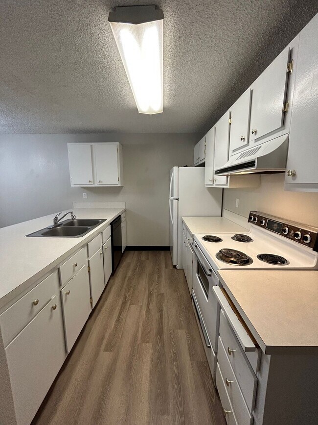 Building Photo - 2119 Marigold St