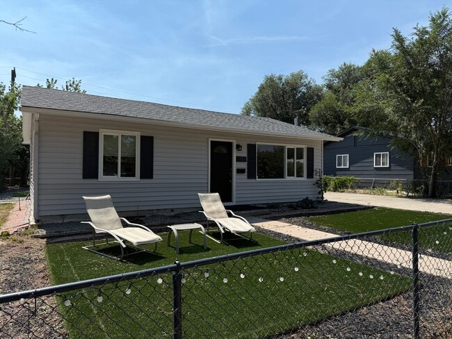 Primary Photo - 1137 Pando Ave