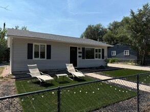 Building Photo - 1137 Pando Ave