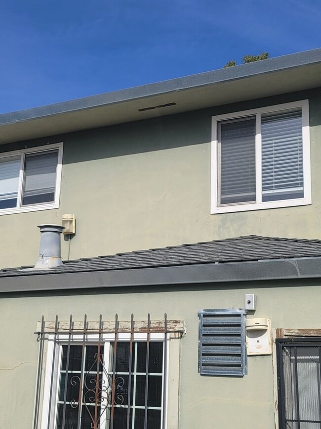 Building Photo - 3900 43rd Ave